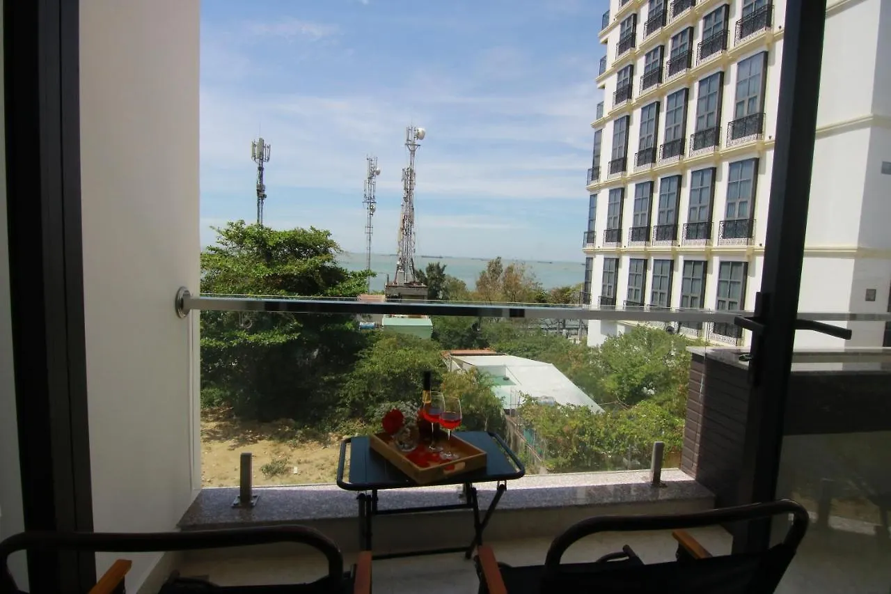 Eric Villa - Bai Dau - View Bien - Di Bo Ra Bien Vung Tau Vietnam